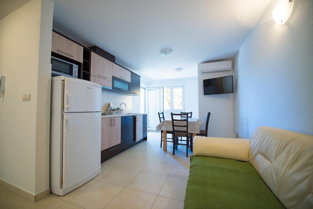 Apartments Karlo Baška Voda Szoba fotó